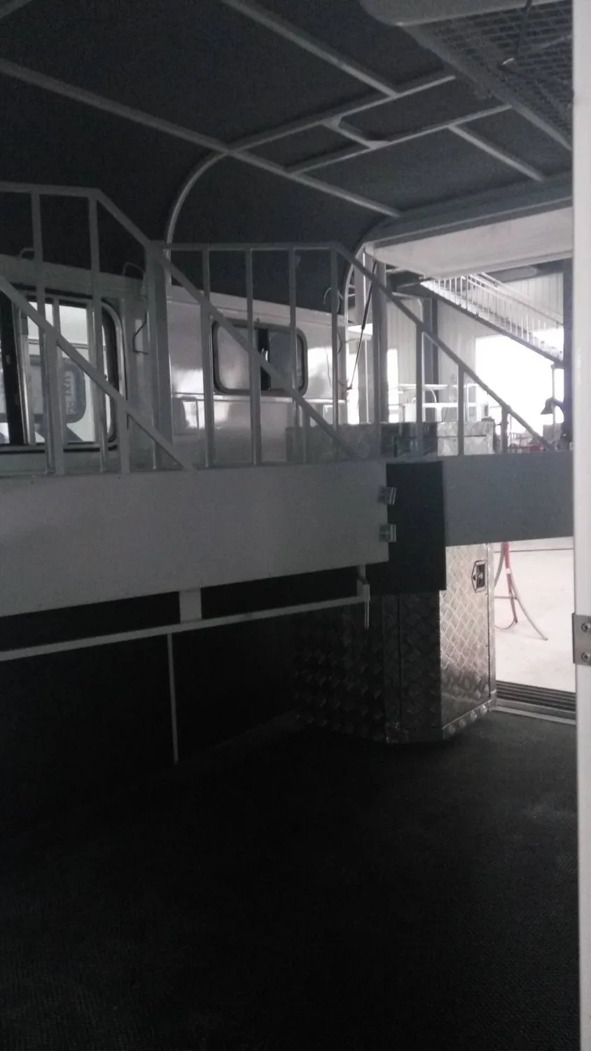 Nuovo design! Produttore di rimorchi per cavalli con caricamento inclinato 3psc di lusso con standard australiani della Cina