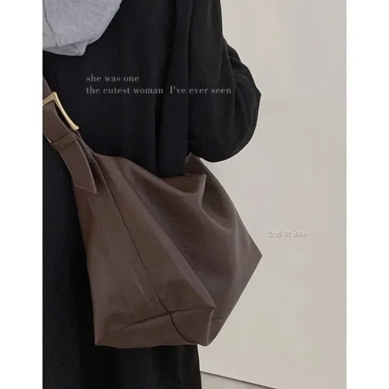 

Large-capacity Commuter for Women 2024 Trendy Fashion Simple Classic Retro Solid ColorTote Bag Versatile Casual Crossbody Bag