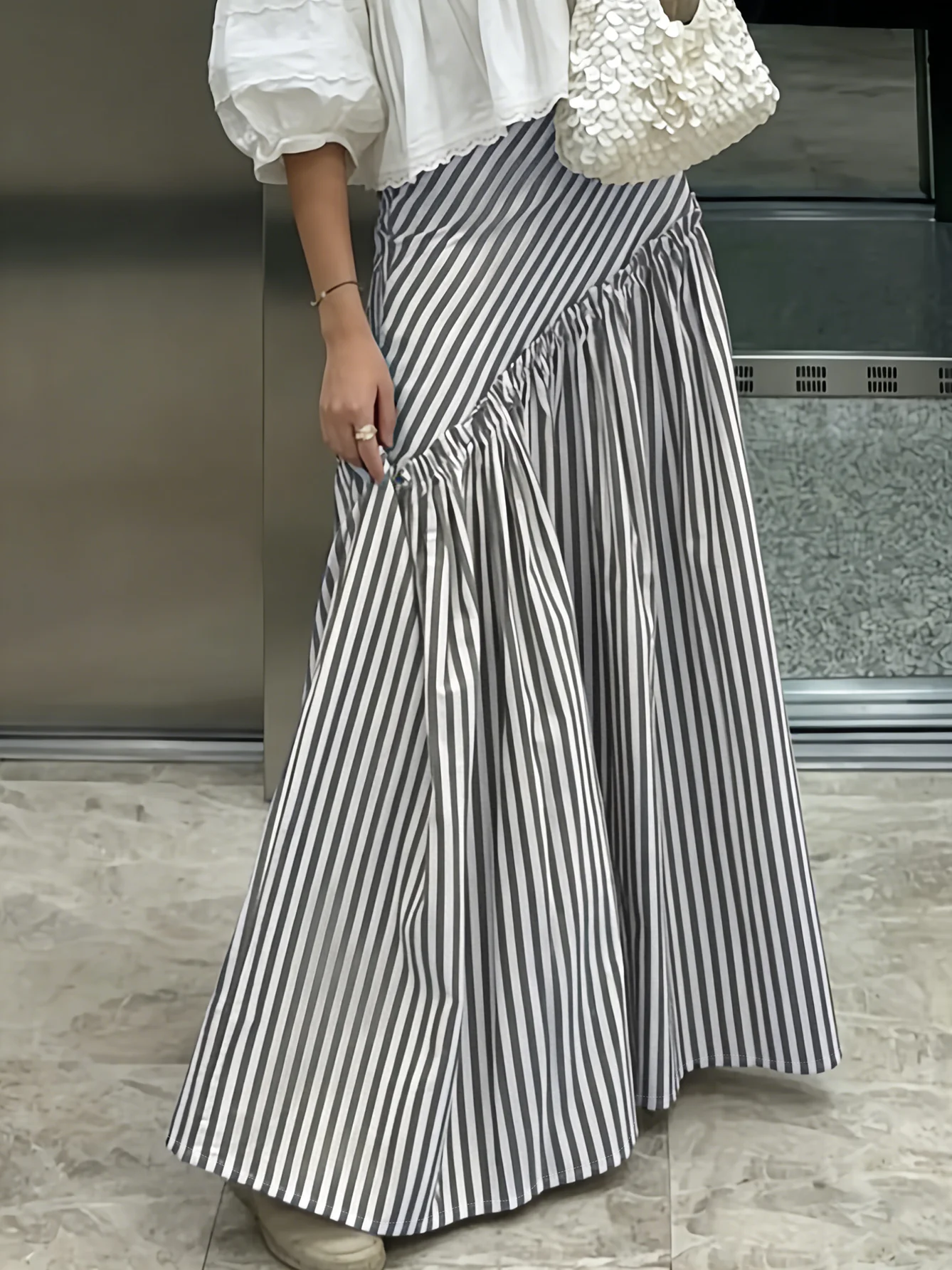 French-style vintage striped asymmetrical ruched high-waisted A-line long skirt. Unique design for everyday commuting, slimming and flattering, with a French-style elegance, versatile and casual long skirt