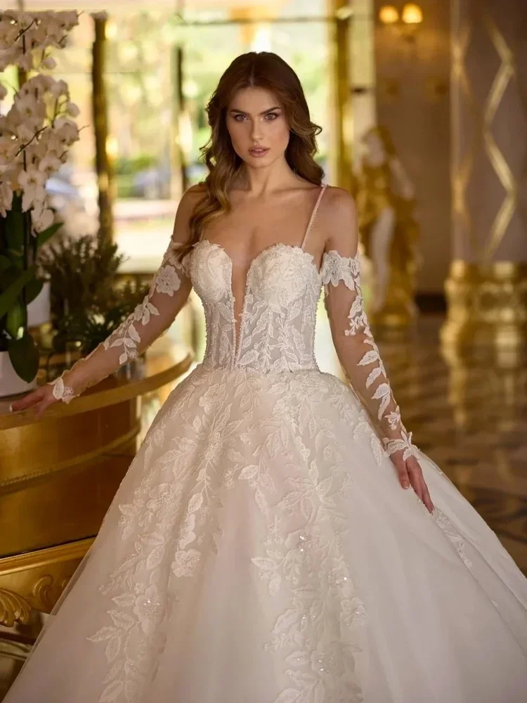 Customized Luxury Lace Charming lace Wedding Dresses spaghetti  strap Bridal Gown Graceful Sleeveless Robe de mariée