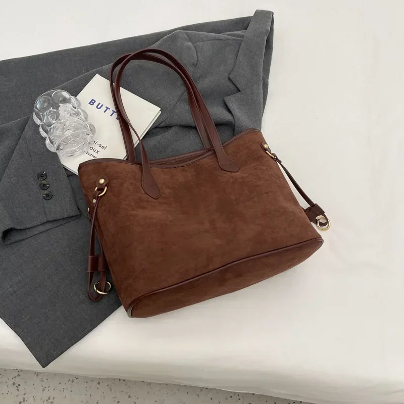 2025 Trendy Matte Retro Tote Bag — Women’s Large-Capacity Textured Shoulder Bag, Versatile for Autumn & Winter Commute