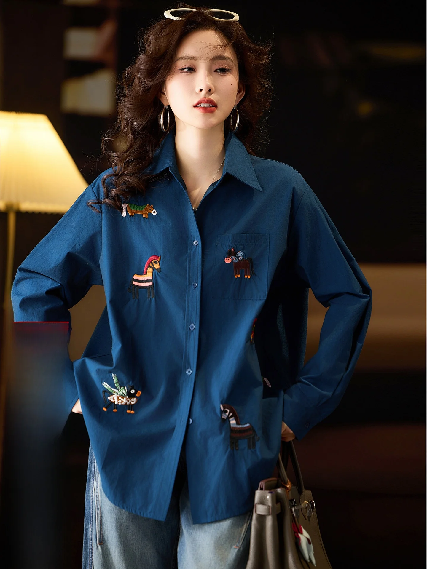 

Женская удлиненная футболка из чистого хлопка с вышитым воротником, больших размеров, весна 2026, уличный стиль, свободный крой, повседневная