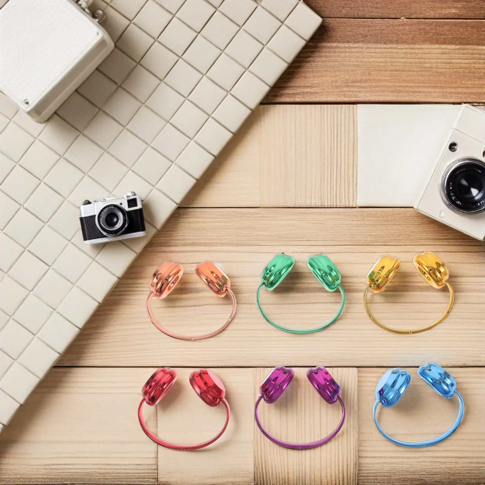 

Набор из 6 миниатюрных декоративных наушников: высокодетализированные цветные пластиковые гарнитуры для кукольных костюмов и аксессуаров для кукольных домиков (17 см)