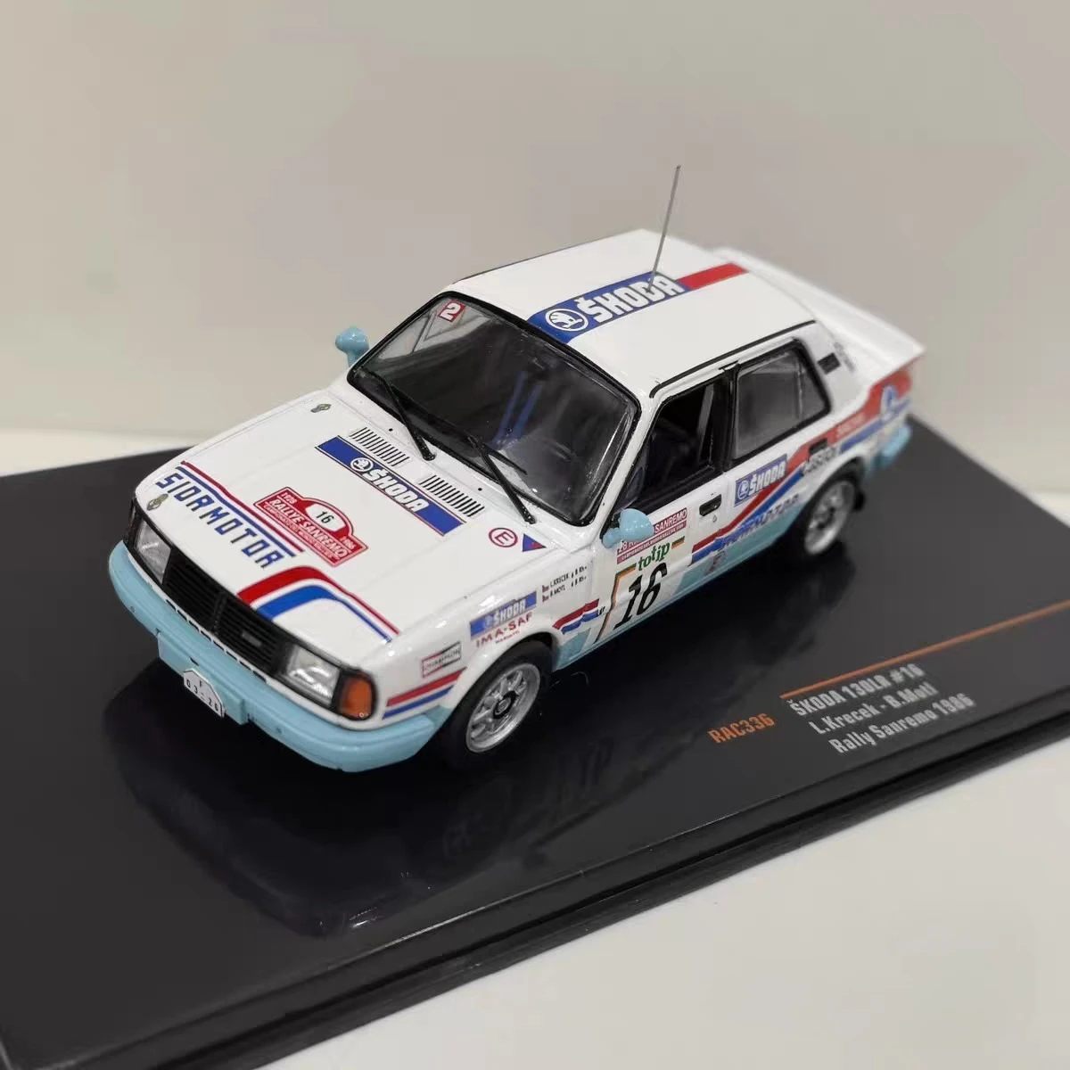 Diecast IXO Escala 1/43 SKODA 130LR # 16 1986 Skoda aleación coche modelo coleccionable juguete regalo recuerdo exhibición ornamento