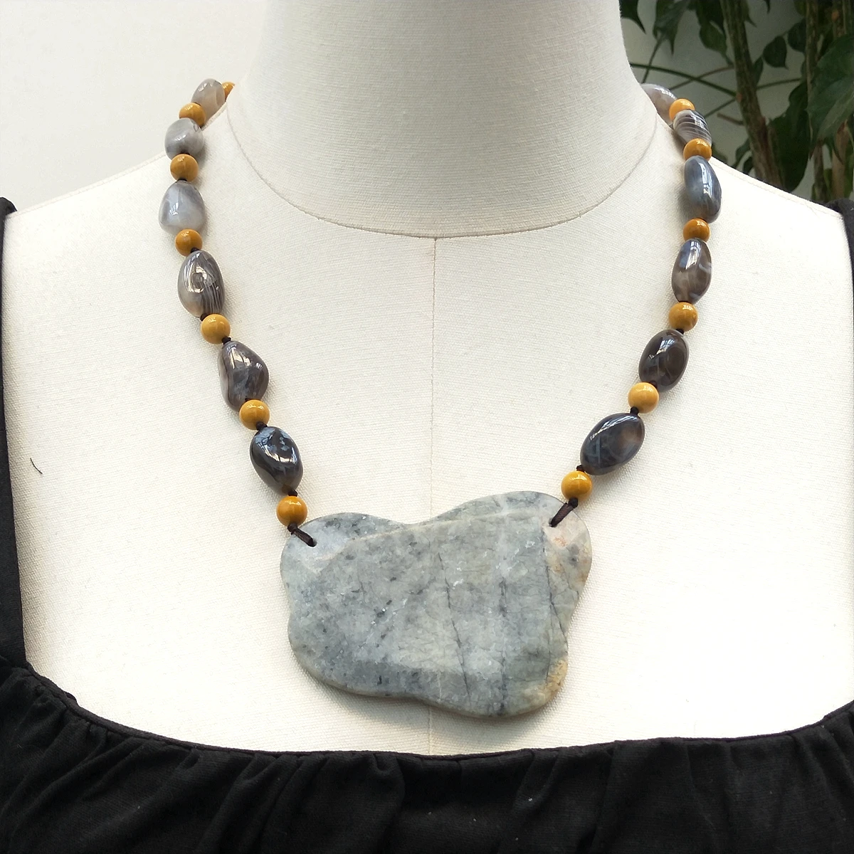 

Lii Ji Real Stone Gray Yellow Necklace 60cm Agate Mookaite Jades Pendant Big Necklace Stock Sale Women Jewelry