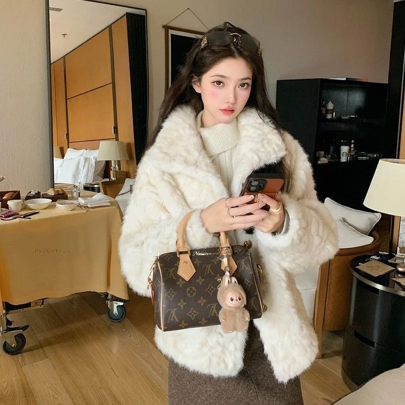 Eco-Friendly Women's Fashion 2026 Winter Short Coat Collar Quilted Synthetic Fur Jacket Lamb Skin Design Casual Style Outerwear