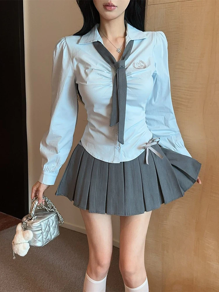 

Осенний новый комплект в консервативном стиле, женская корейская версия, рубашка с вышивкой + плиссированная юбка с бантом, облегающий милый комплект из двух предметов