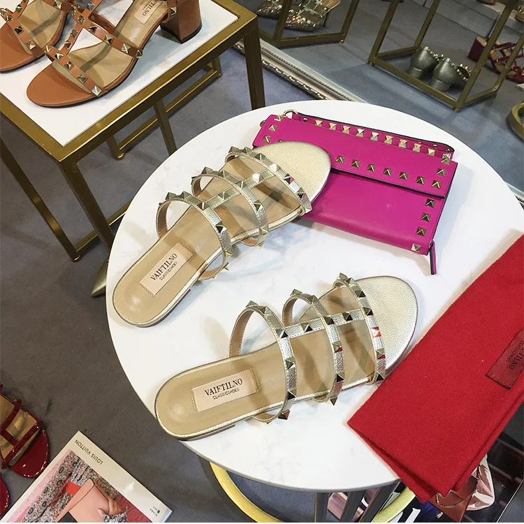 2025 New Summer Slippers Pointed Low Heels Fashion Thick Heel Riveted Ribbon Colored Women's Pointed Slippers Patent Leather
