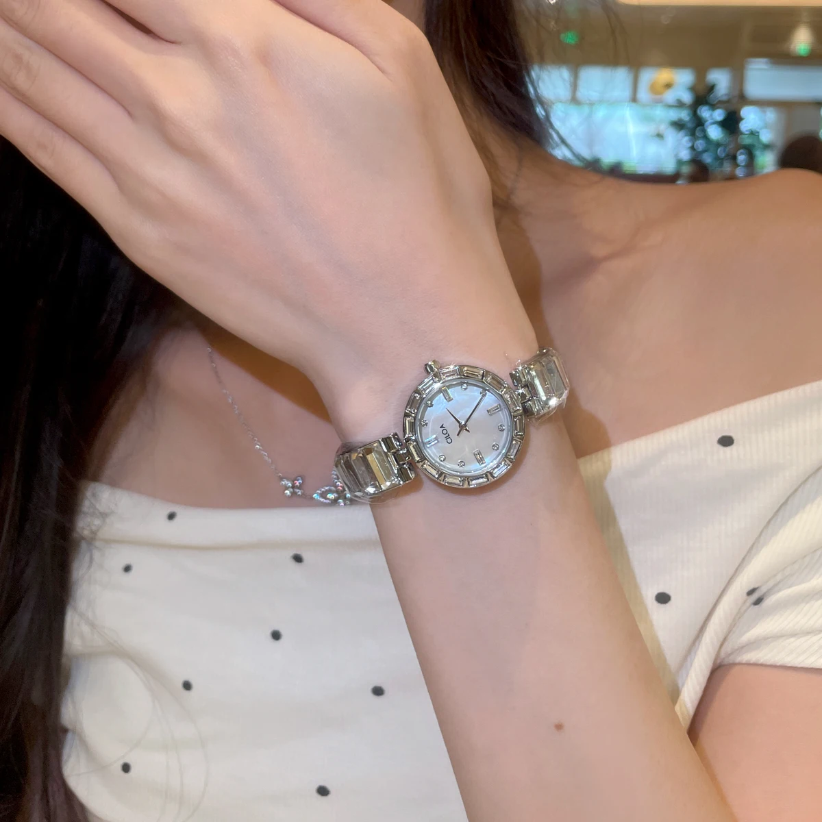 Round light luxury watch for women high quality small dial trendy and simple ladies watch 2025 new waterproof quartz watch