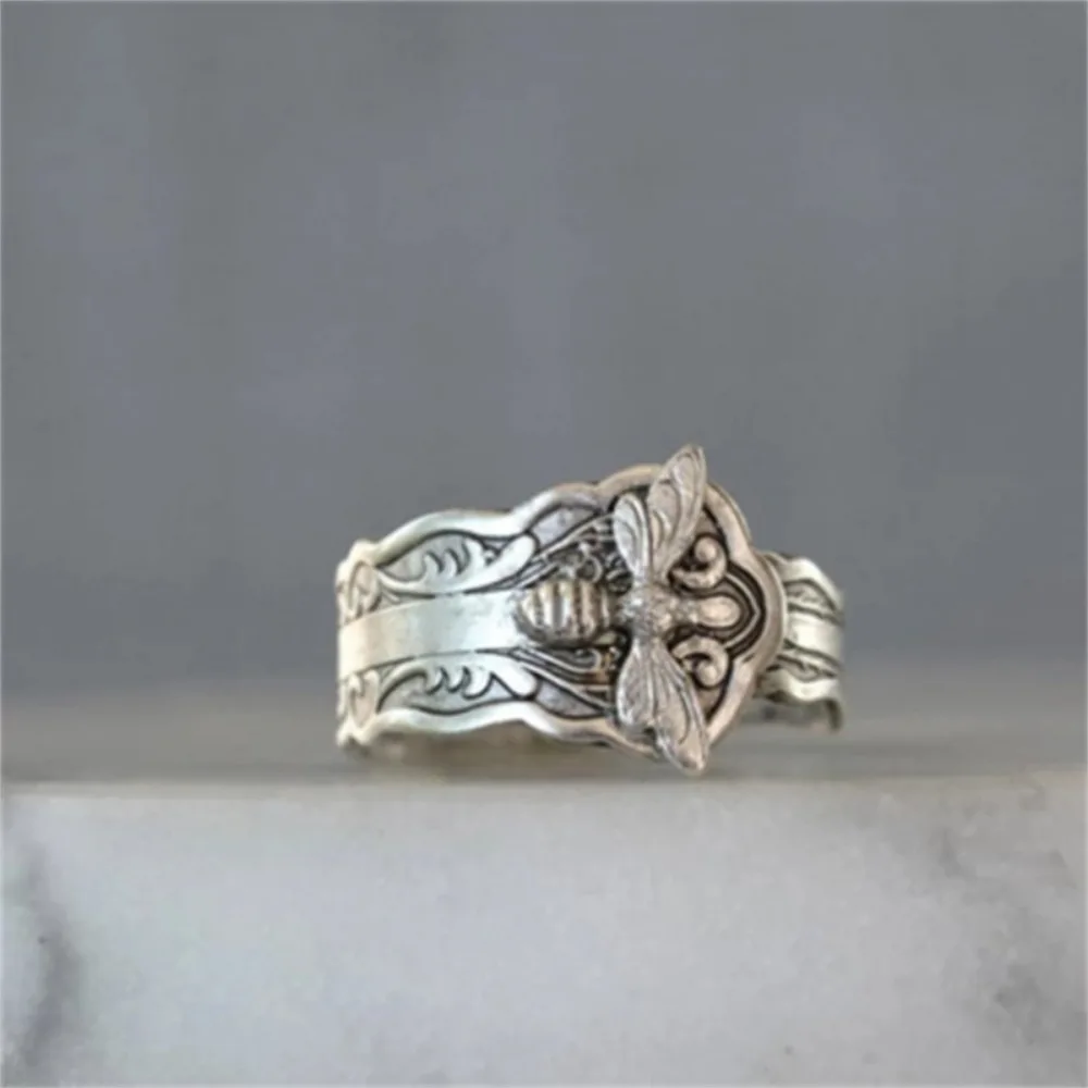 2024 Simple Trend Delicate Compact Metal Bee Spoon Ring Women's Fashion Temperament Bohemian Style Jewelry WeddingEngagementRing