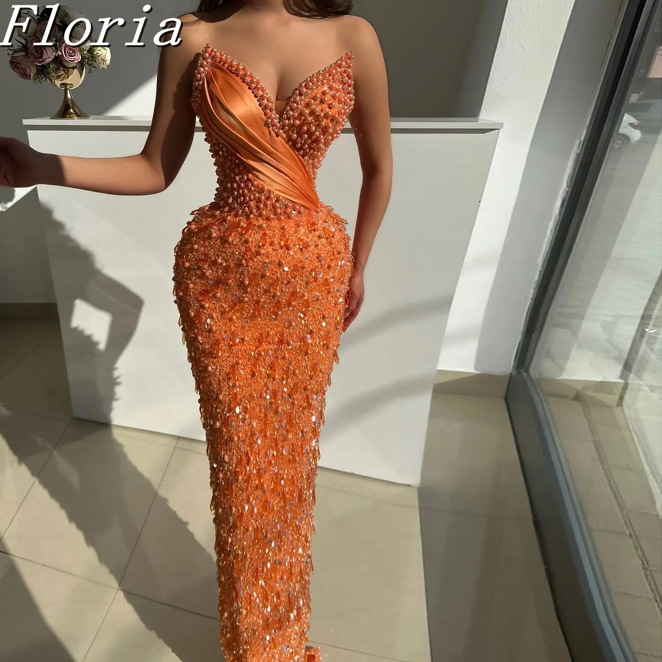 Рисунок 2 - Ярко-оранжевое вечернее платье