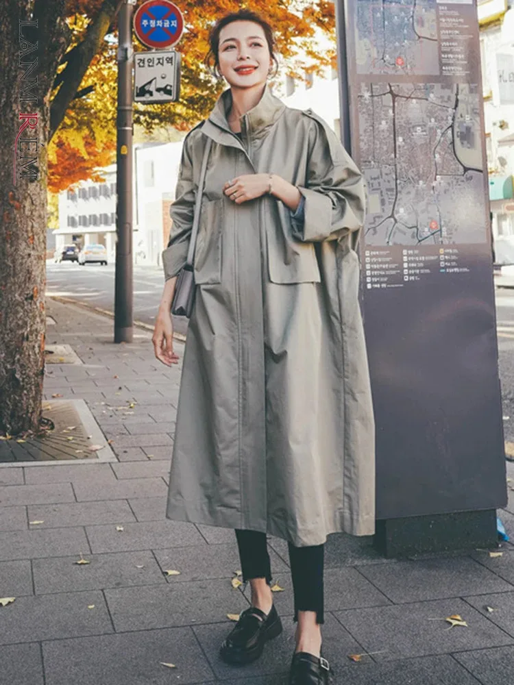 LANMREM Spring Fashion Loose Long Windbreaker Women Stand Collar Pockets Solid Color Trench Coat 2024 New Clothing 2AA4907