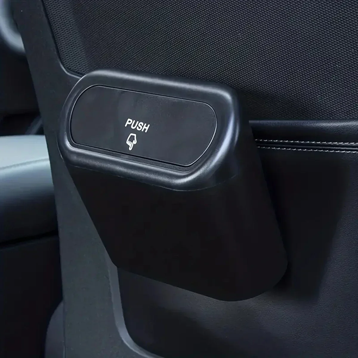 Cubo de basura para coche, caja de almacenamiento colgante para basura de vehículo, cubo de basura cuadrado de presión de plástico, suministros para coche, 1 ud.