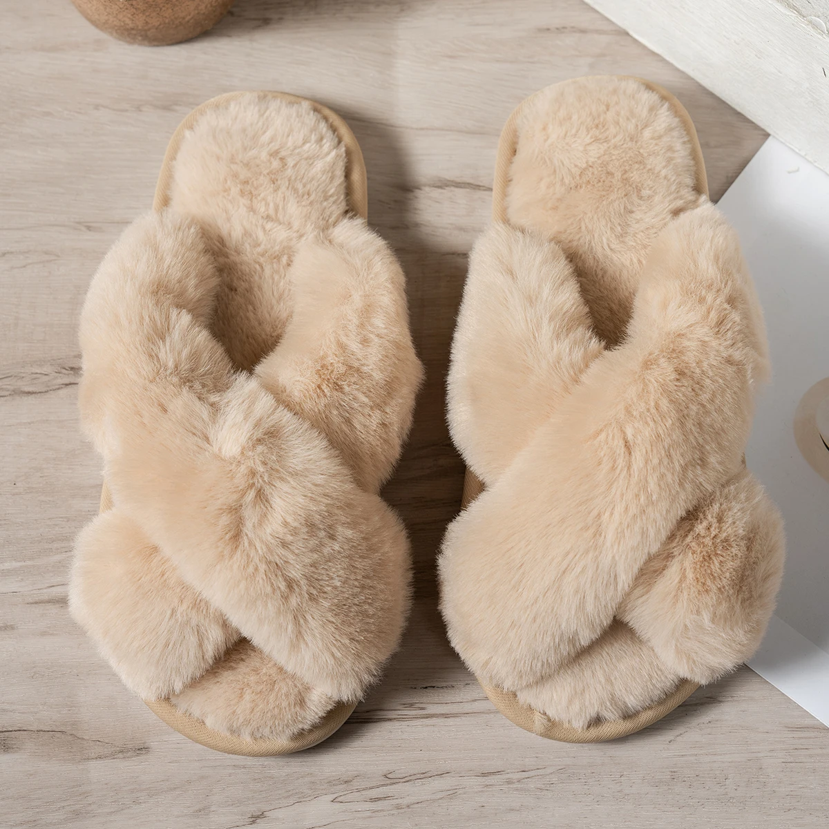 Winter Warm Girl's Wedding Favors Gift Fuzzy Slippers Indoor Leisure Fashion Women Bedroom Comfy Plush Home Shoes Soft Simple