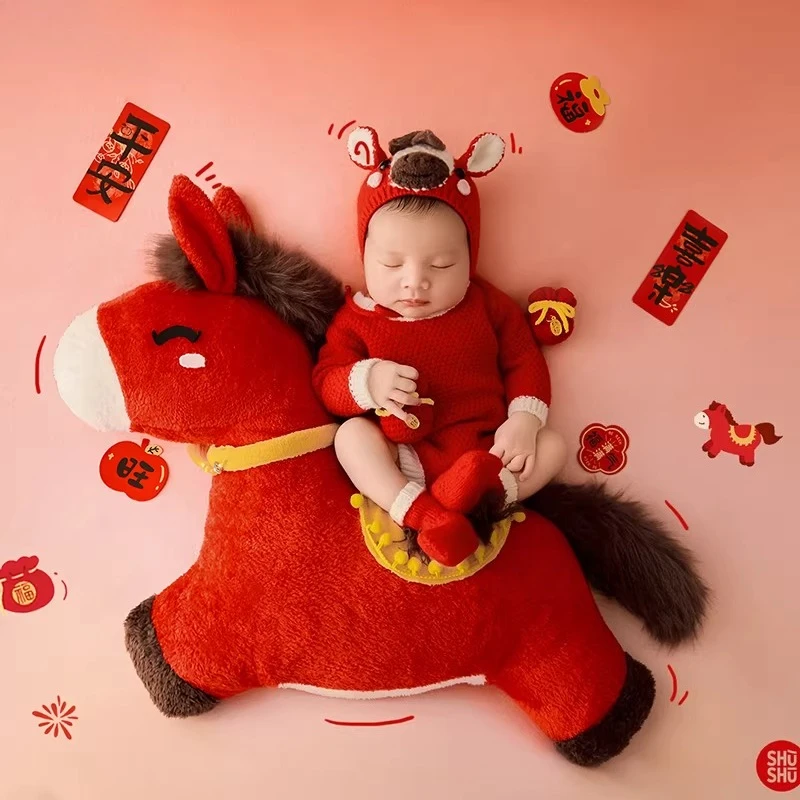 Alat Peraga Fotografi Bayi Baru Lahir Merah 2026 Set Tema Tahun Baru Imlek Kuda Pakaian Boneka Kuda untuk Pose Latar Belakang untuk Pemotretan Fotografi