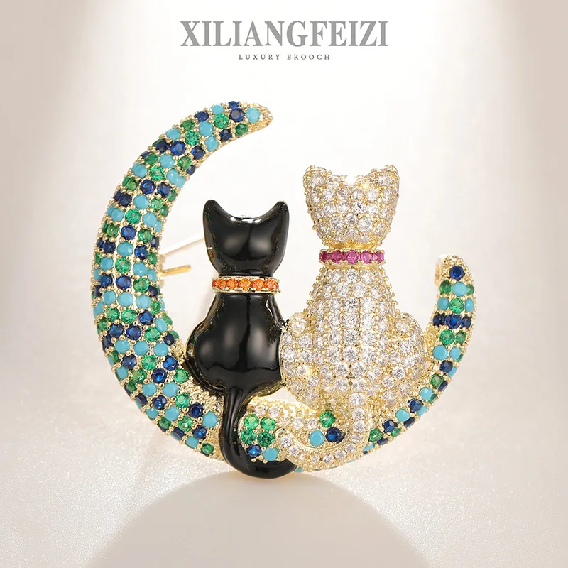 Heavy-duty Japanese-style Cartoon Cat Brooch with Colorful Zircon Moon, Cute Cat Pin for Clothing