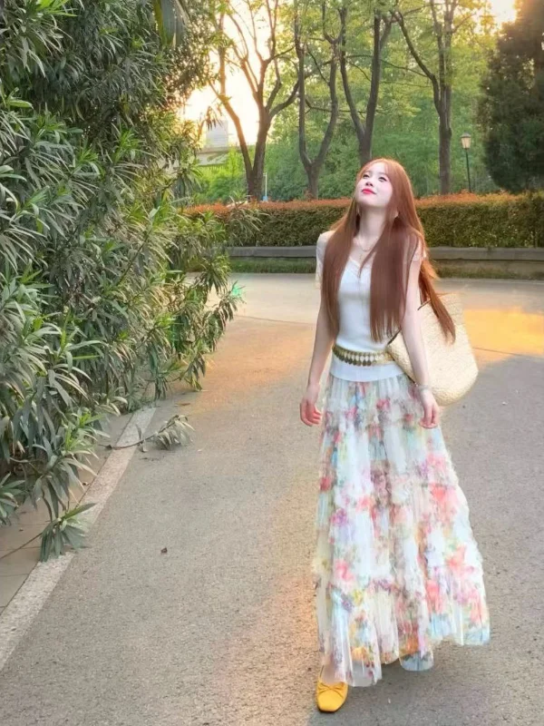 

V-Neck Short Sleeve T-Shirt Floral Cake Skirt Set Women's Waist-Cinching Two-Piece Set Beautiful Commute Style Korean Fit Summer