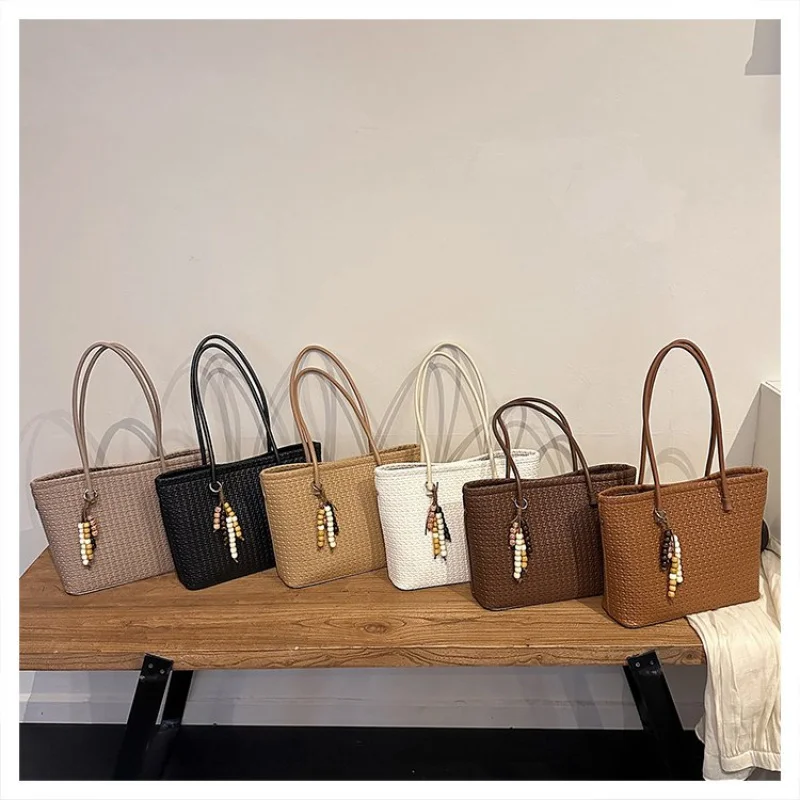 

Женская модная сумка через плечо из тонкой кожи с гладкой застежкой-молнией и просторным интерфейсом для прогулок ​