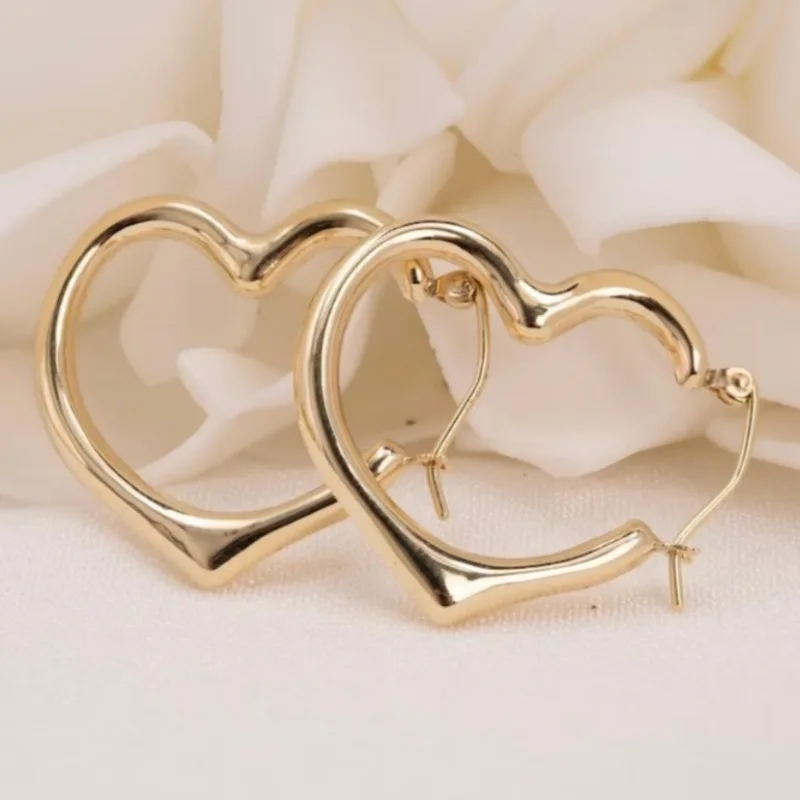 Vintage Romantische Vergoldete Herzförmige Creolen für Damen Modischer Charme Hochzeitstag Perfektes Schmuckzubehör