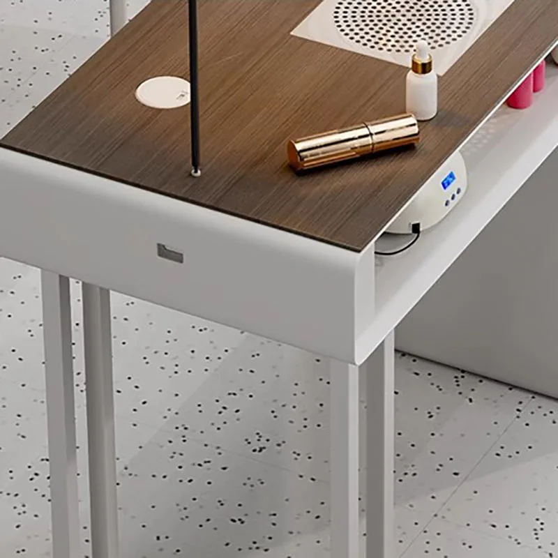 Moderner, minimalistischer Nageltisch, eleganter, klassischer, hochwertiger, langlebiger Nageltisch, funktioneller, einzigartiger Tisch von De Manucure, Salonmöbel