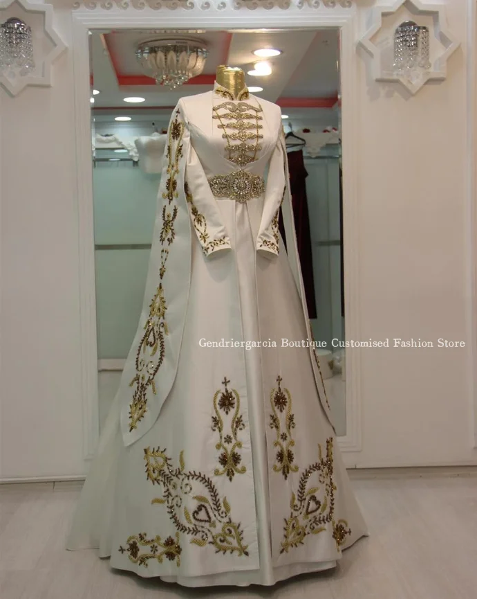 

Ivory Long Sleeve Split Wedding Dress Luxury Embroidered High Neck Muslim Caucasian Ethnic Wedding Dress فساتين للمناسبات الرسمي