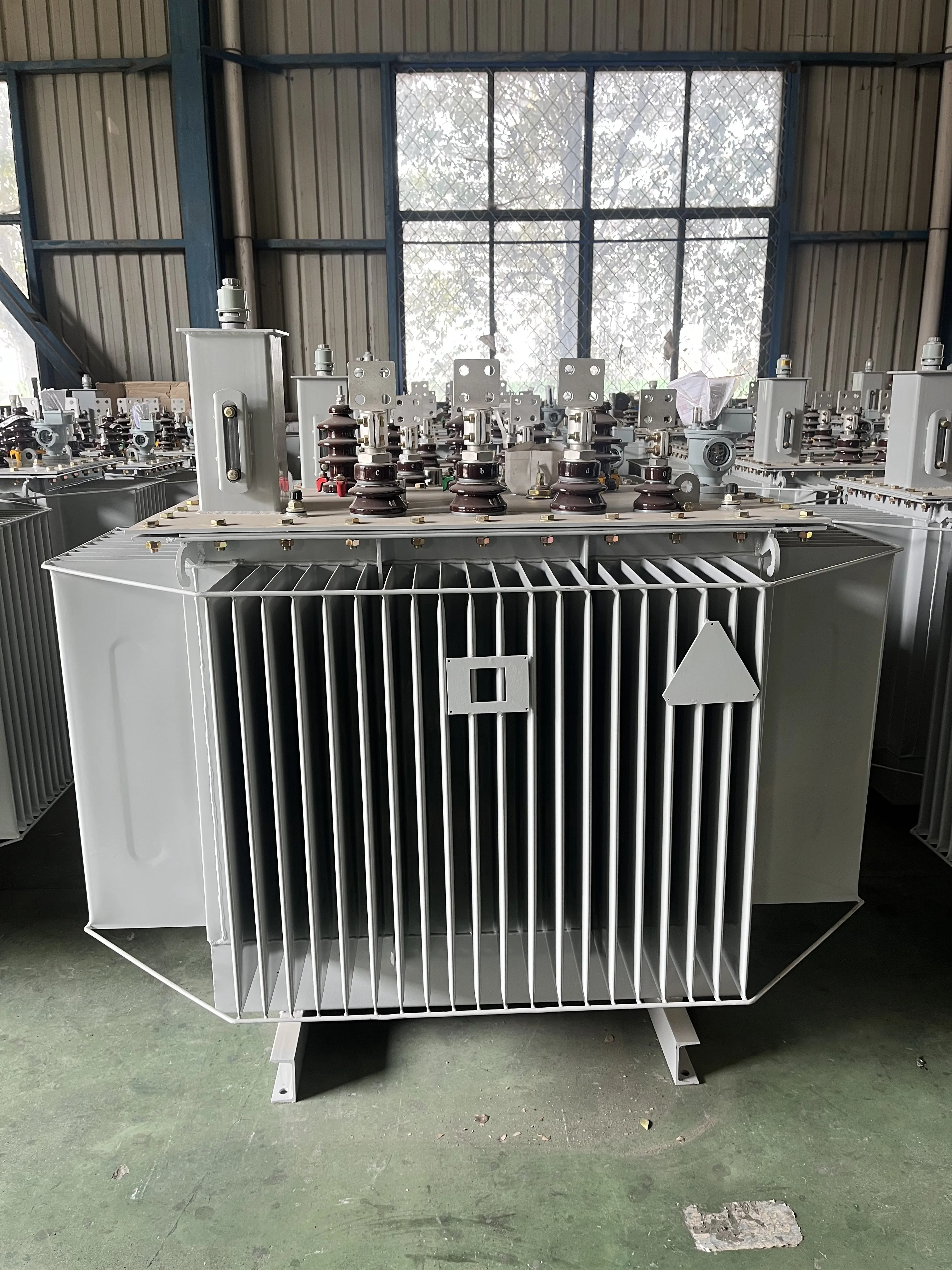 Three Phase 200kva/ 25kv/ 230v 50hz Electric Power Low Voltage Outdoor Transformer