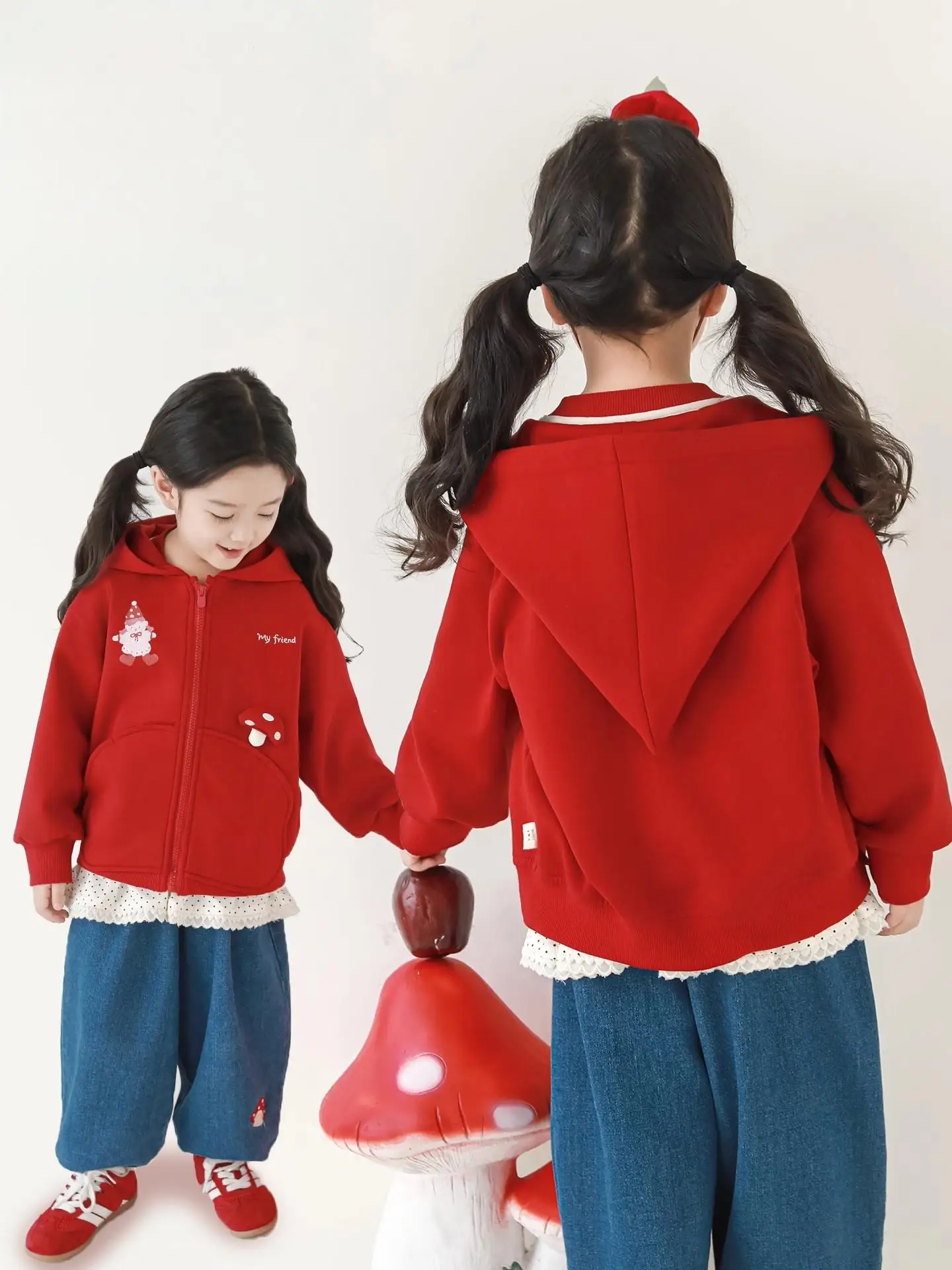 

Girls Sweetheart Mushroom Embroidery Hoodie 2025 Autumn Enchanted Red Hooded Coat Playful Cozy Outerwear Ages 1-7 Years