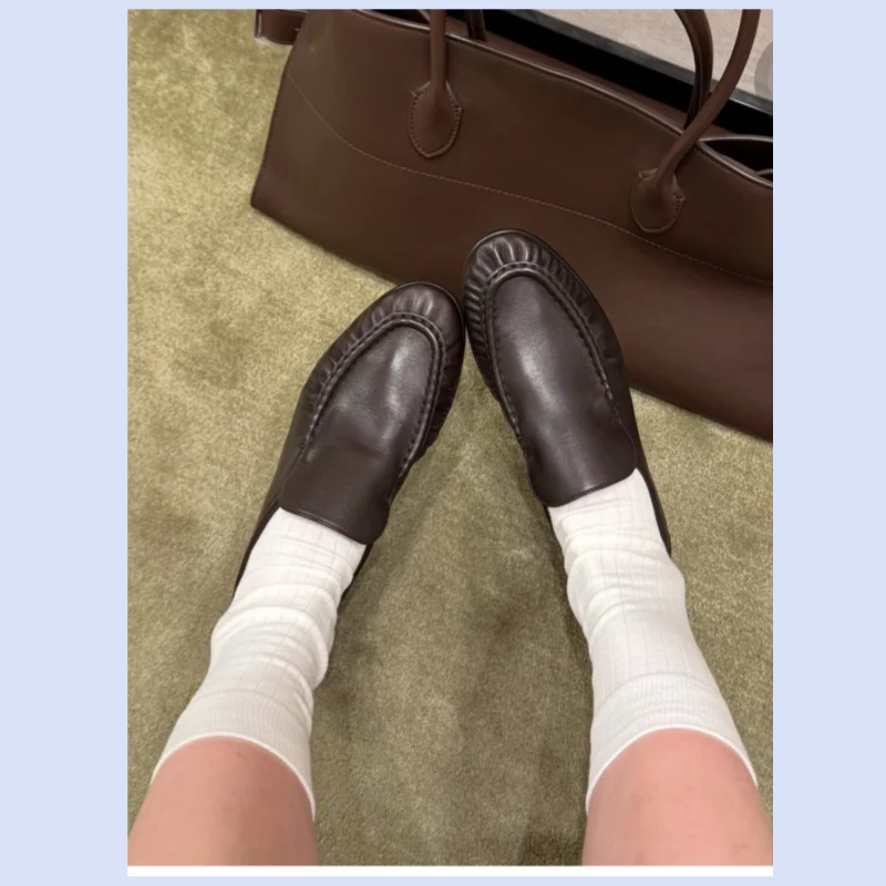 26 Year New Women's One Foot Lazy Retro Commuting Leather Pleated Loafers
