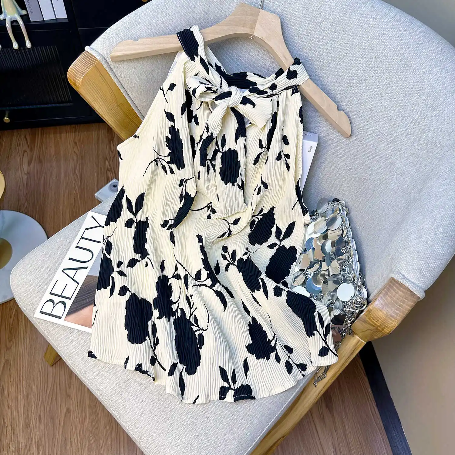 Summer Design Sensation Women's Sleeveless Neck Hanging Top Water-Mark Print Belted Strap Vest Fashionable Slimming Lightweight