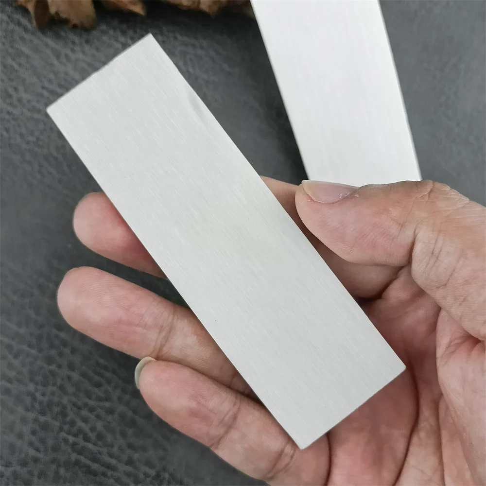1 Pcs Natural Cattle Bone Scales Blank, Ideal Material for Handmade Knife Handle Accessories, 10.3*3.3*0.48CM