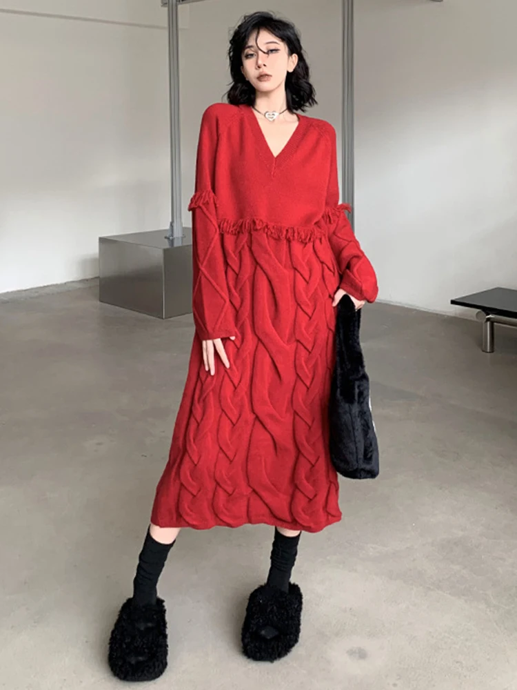 [EAM] Women Red Tassels Knitting Big Size Long Sweater Dress New V-Neck Long Sleeve Fashion Tide Autumn Winter 2024 1DH7782