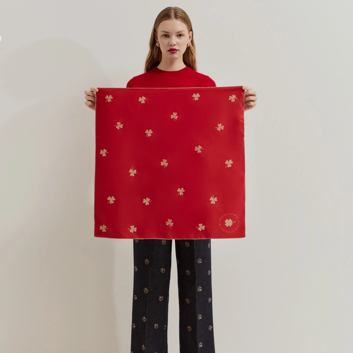 手作りシルクスカーフ-ラッキープリント-トリプルクローバー-幾何学模様-ダブルスプレー-大判スクエアスカーフ-おしゃれな韓国風-夏アクセサリー