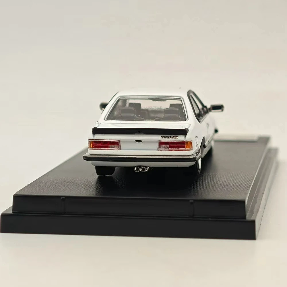 STREET WARRIOR 1/64 E24 6 Series 635 CSI blanco modelos fundidos a presión coche en miniatura colección limitada Auto juguetes regalo