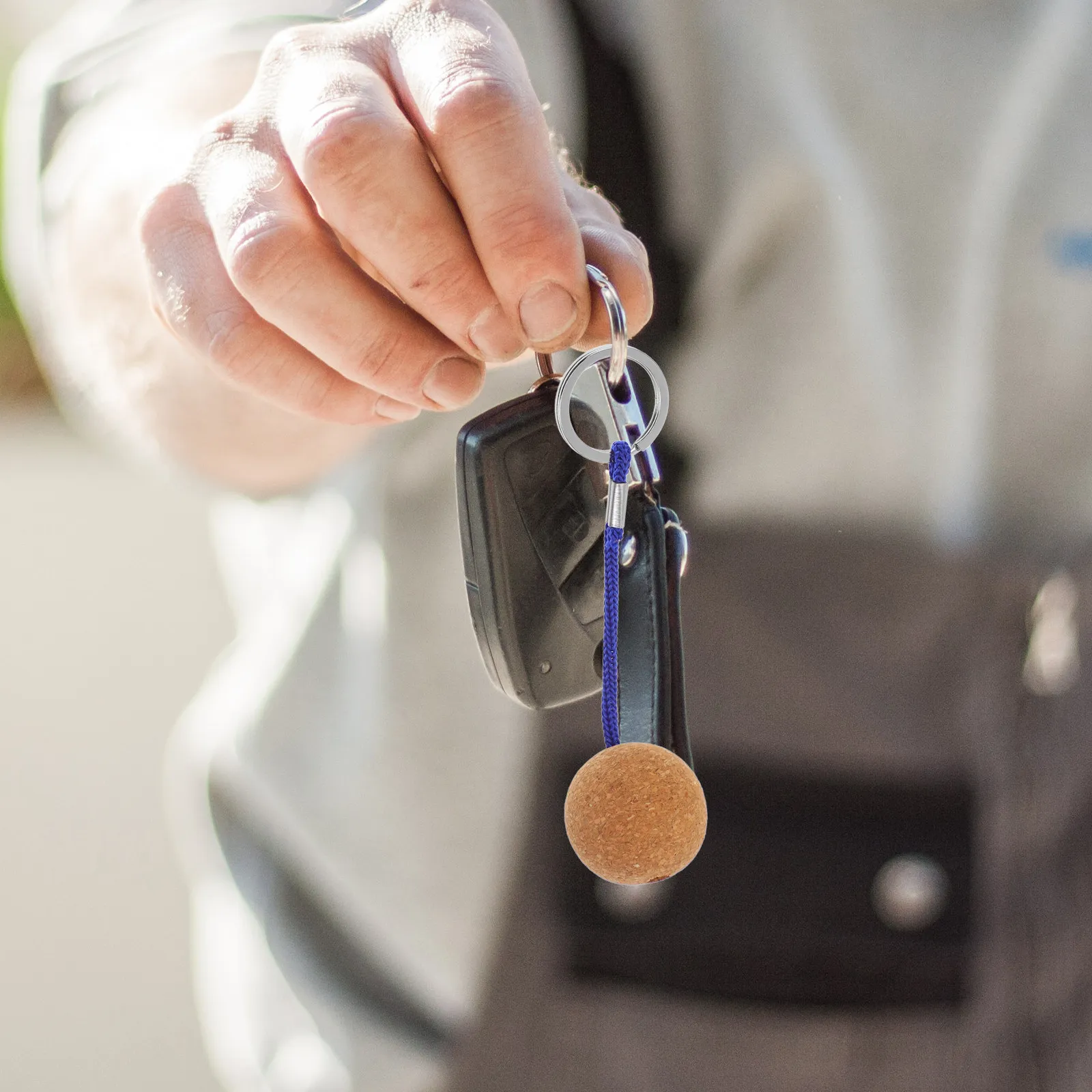 

2Pcs Creative Buoyant Floating Cork Ball Keychain Portable Key Ring for Kayaking Boating Fishing Surfing Sailing Water Sport