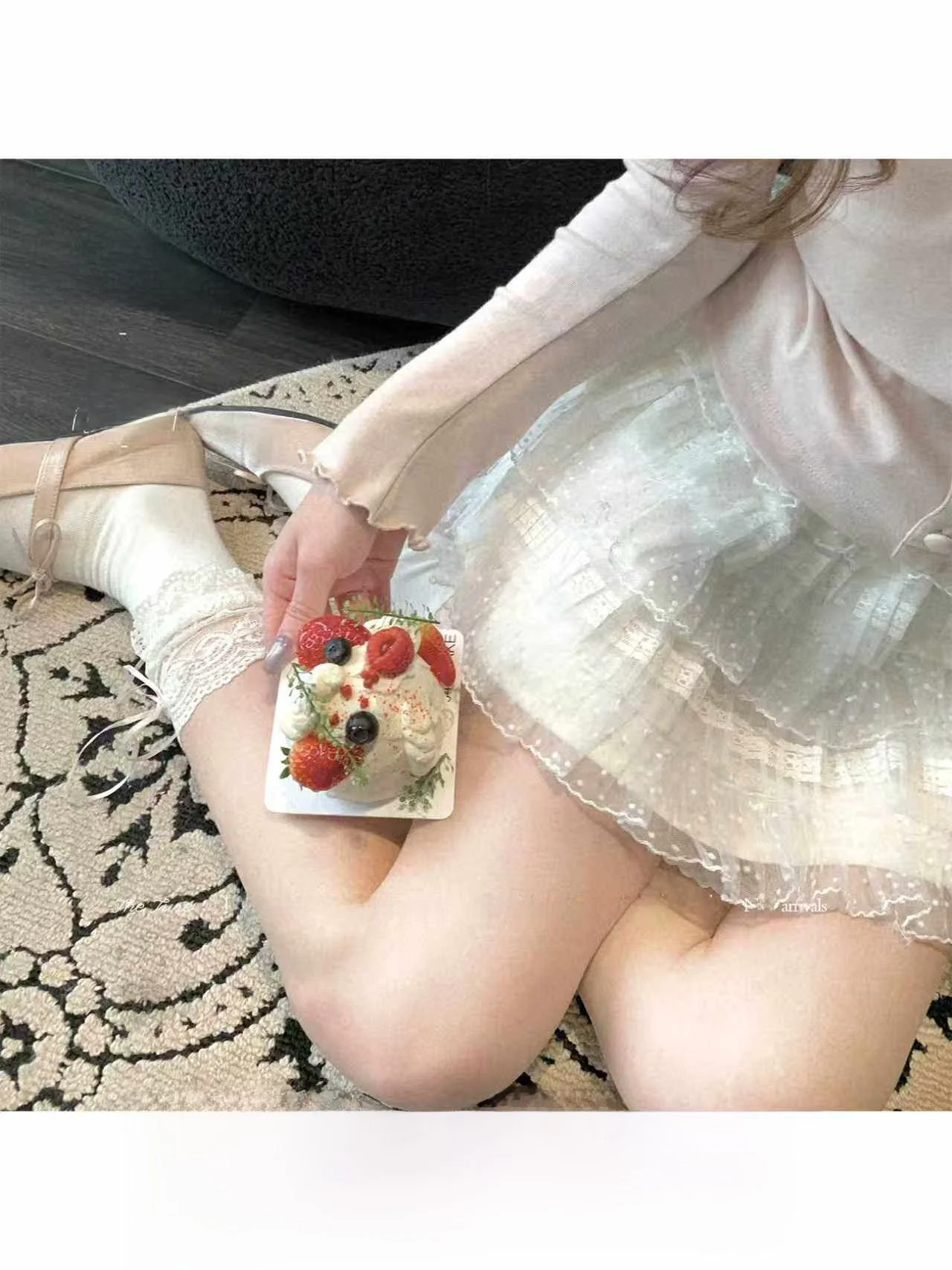 

Новая женская короткая юбка Lilith Knot White Cake Skirt с высокой талией, кружевная, свободного кроя, цвета бейкинг-пудры, весна 2026