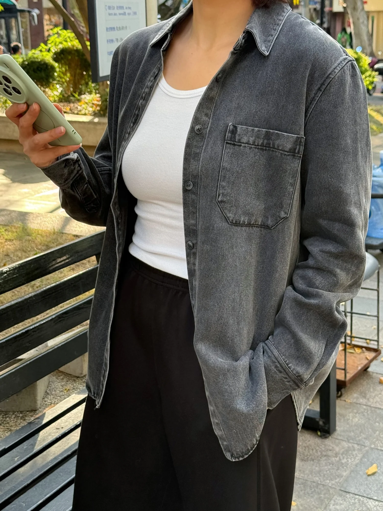 

Женская рубашка Ari's Heavyweight Waed Vintage свободного кроя из шелковистой ткани лиоцелл, повседневная, с длинным рукавом, на пуговицах, черная.