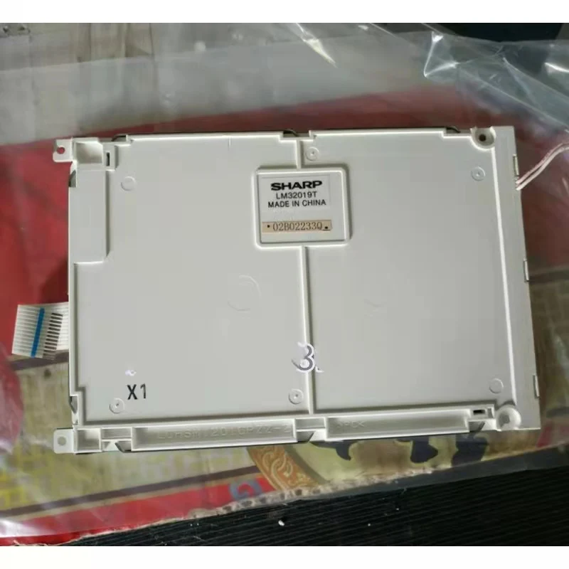 

LCD LM32019P LM32019T