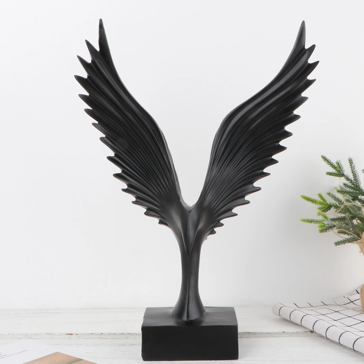 

Eagle Statue Resin Sculpture Home Bar Cafe Decoration Gift Wing Ornament Table Shelf Car Wing Premium Synthetic Material