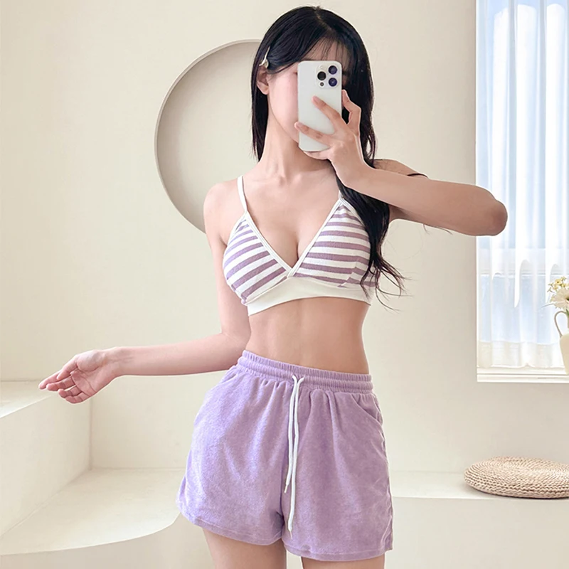 

Удобный спортивный купальник-тройка для женщин: утягивающий, с эффектом уменьшения объемов, с плоским низом, из махровой ткани, идеально подходит для студенток