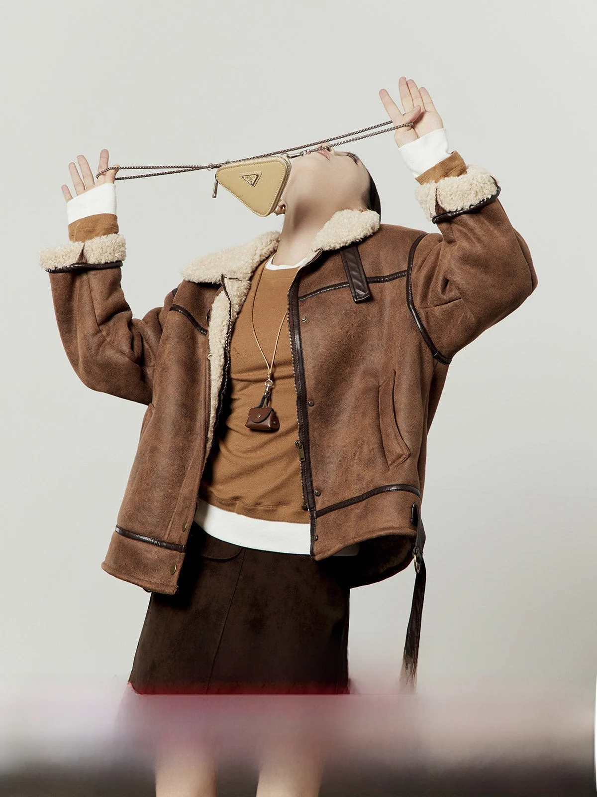 เสื้อโค้ทผู้หญิงสไตล์ลำลอง สีน้ำตาลกาแฟ คอตั้ง แต่งขนเฟอร์ แนวมอเตอร์ไซค์  คอลเลคชั่นใหม่ ฤดูใบไม้ร่วง