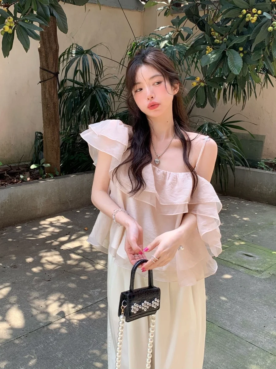 เสื้อเบลาส์ผ้าลูกไม้สีชมพู สายเดี่ยวเปิดไหล่ ดีไซน์ใหม่สำหรับฤดูร้อน สไตล์เกาหลี รุ่นใหม่ล่าสุด เหมาะสำหรับใส่ไปทำงานหรือวันสบายๆ