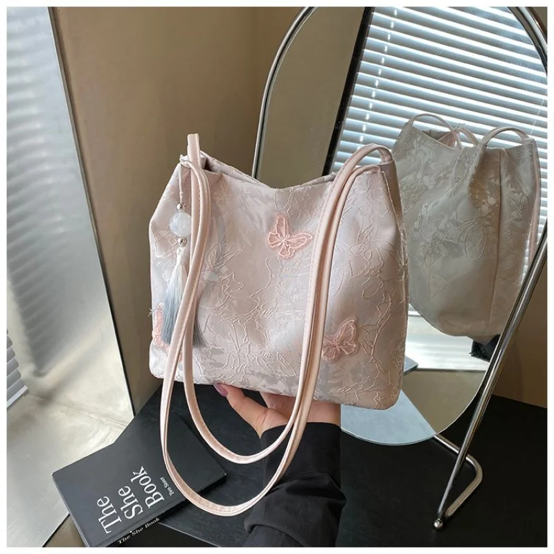 

Famous Designer Leather Women's Tote Bag Luxury Brand Fashionable Classic Elegant Detailing Elegant Commuter Bag​