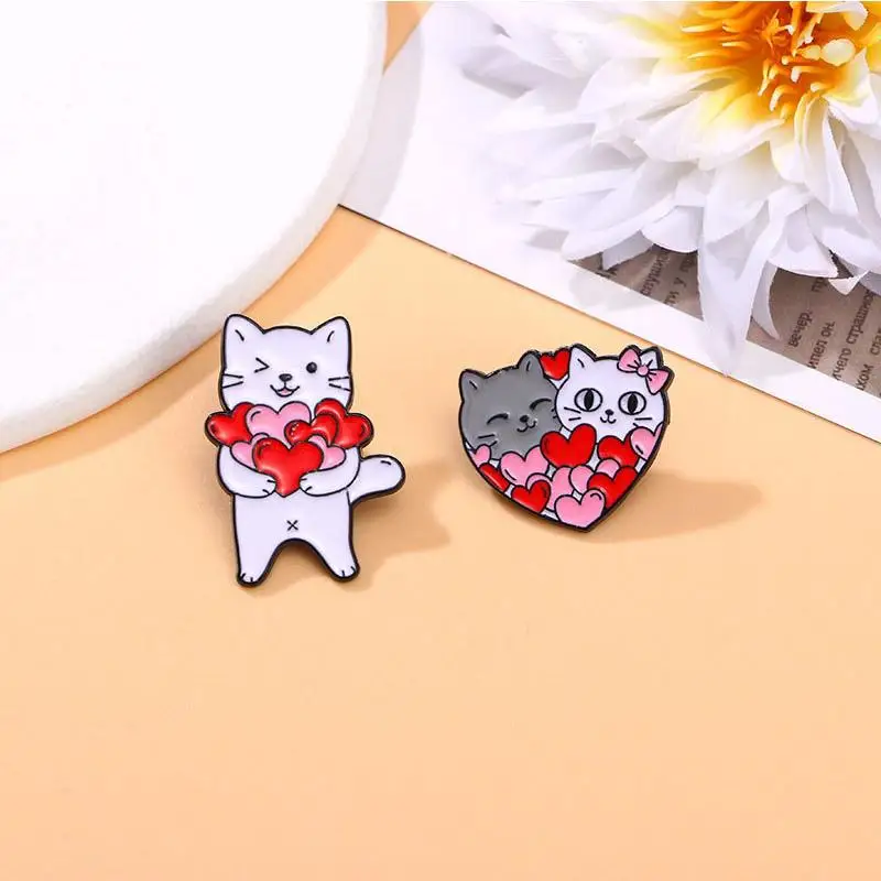 4pcs Cute Cartoon Cat Enamel Brooch Creative Animal Valentine\'s Day Heart Gift Lapel Pin Badge Backpack Clothing Hat Accessories
