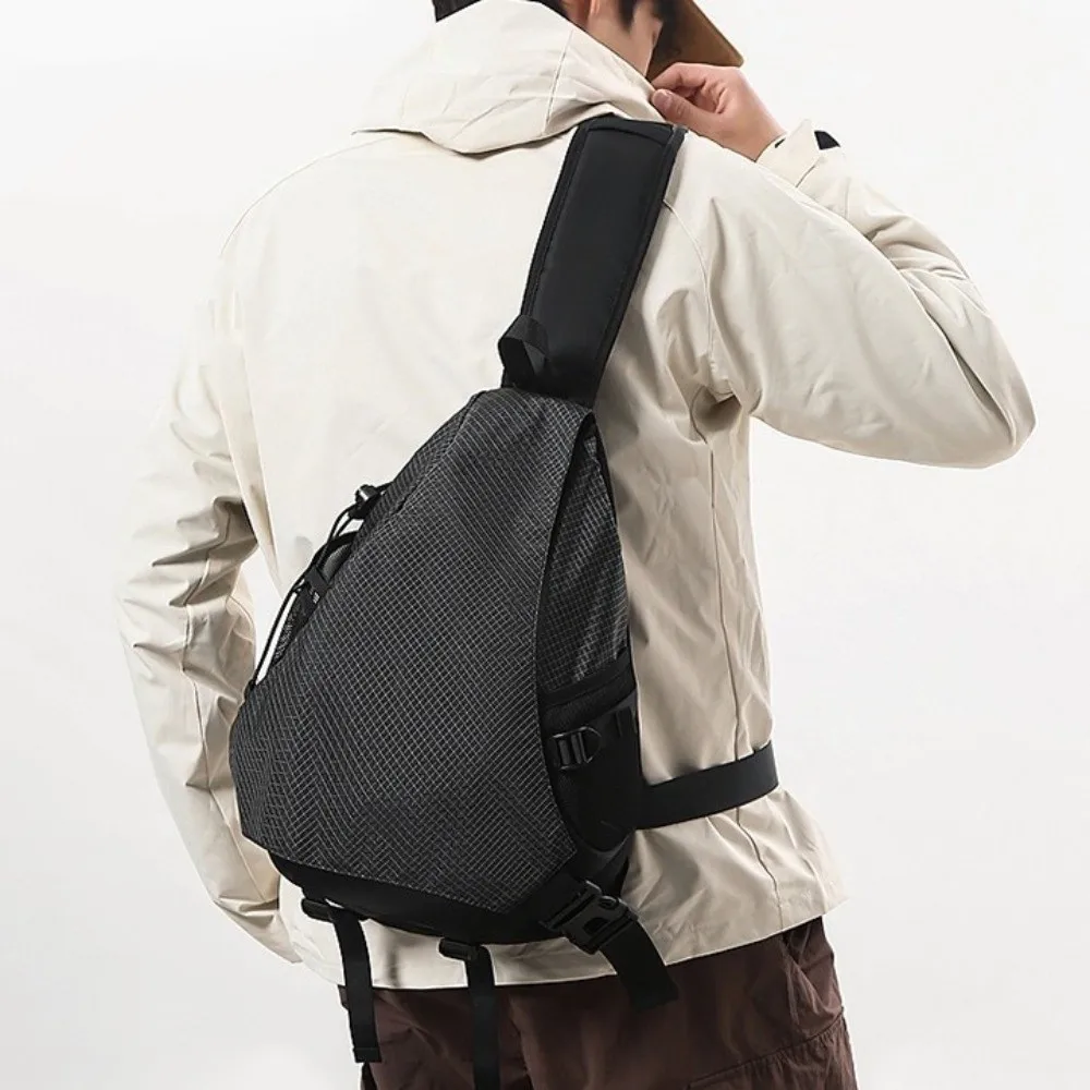 

Waterproof Outdoor Sports Chest Bag Adjustable Large Capacity Nylon Crossbody Bag Chest Pack Japanese Style Men's Shoulder Bag