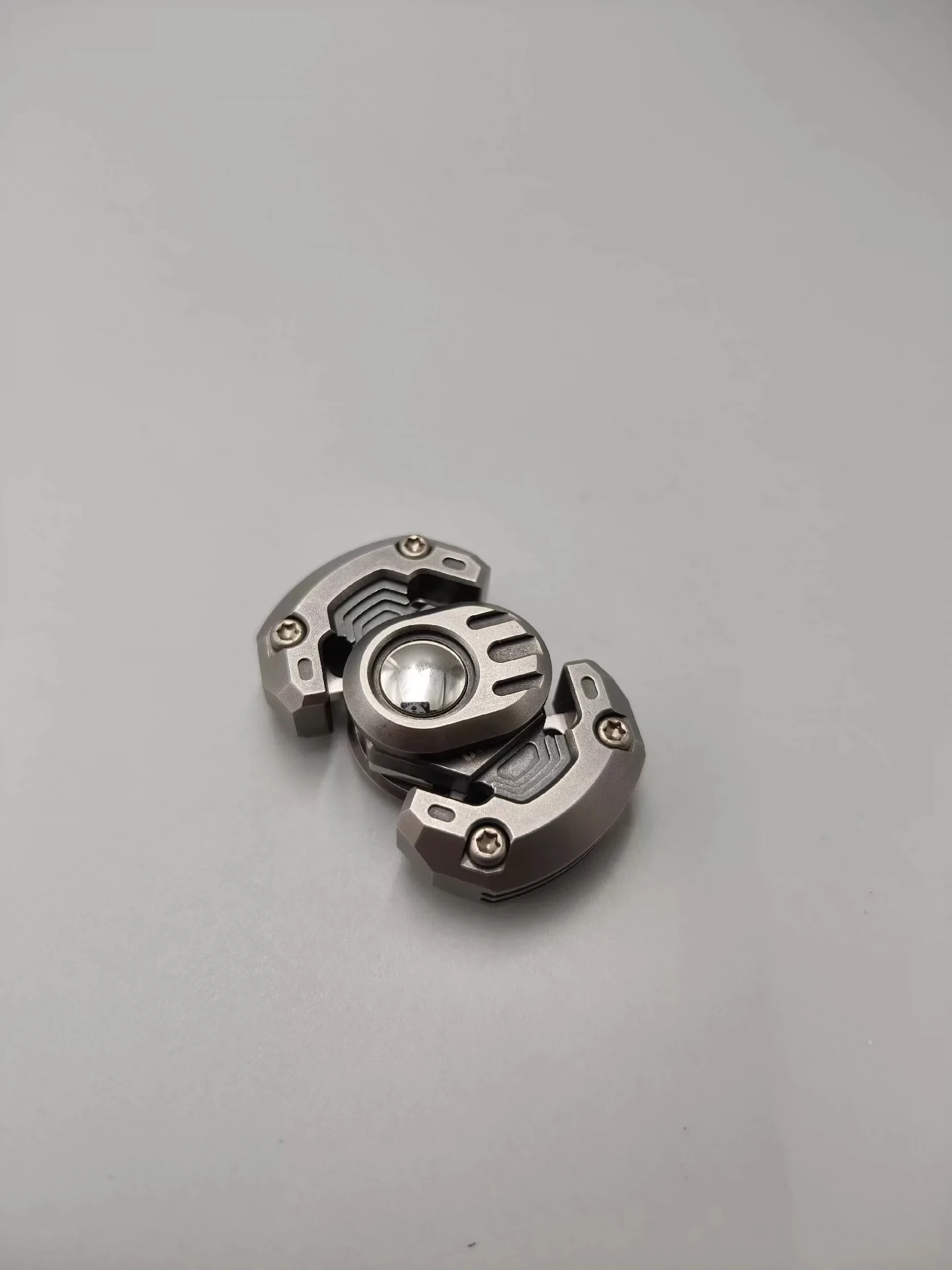 

Wanwu Lezhi Air Raid Robot Fingertip Gyroscope Made of Stainless Steel Material