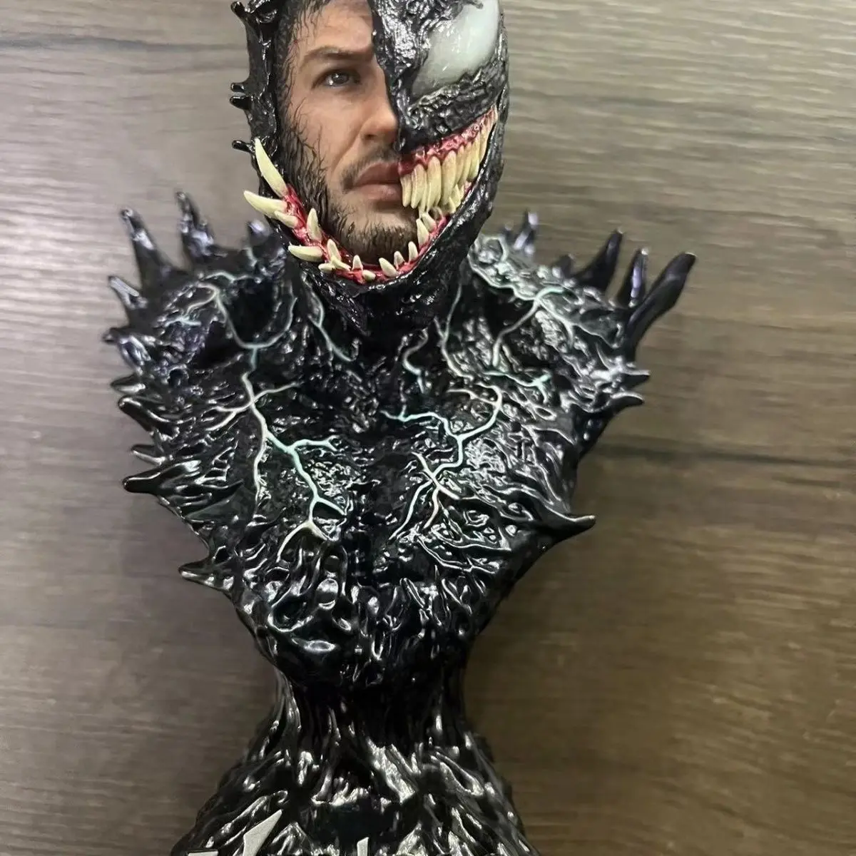 

Marvel Half Face Venom Bust Symbiote Statue With Highly Detailed Sculpture Desktop Collectible Model For Superhero Movie Fans