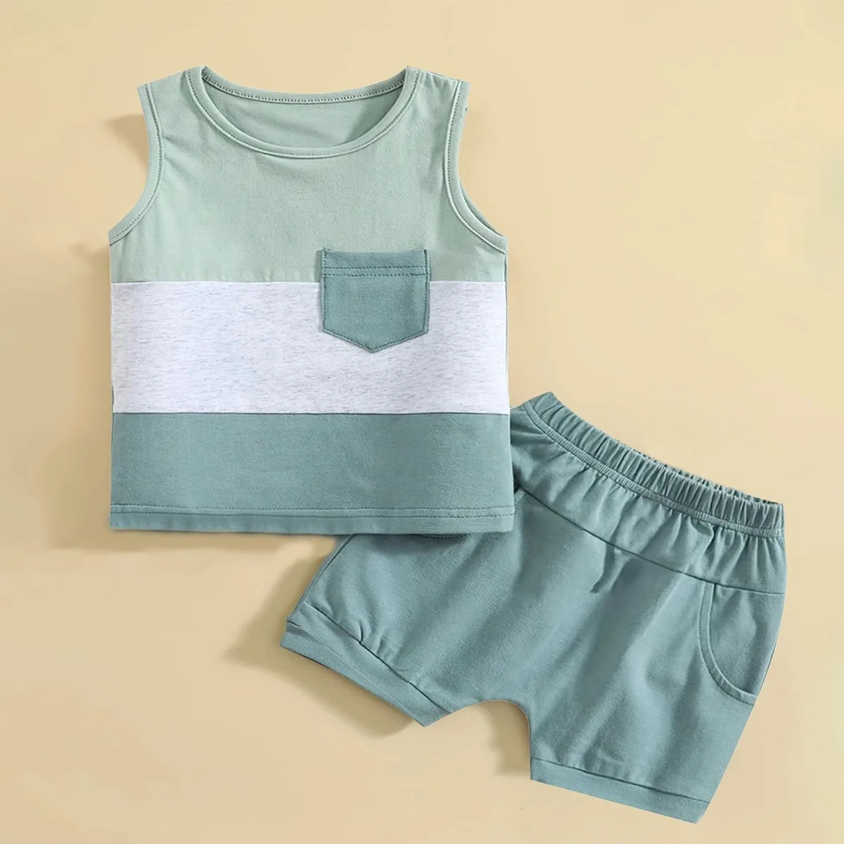 

Комплект из жилета и шорт с цветовыми блоками для мальчиков