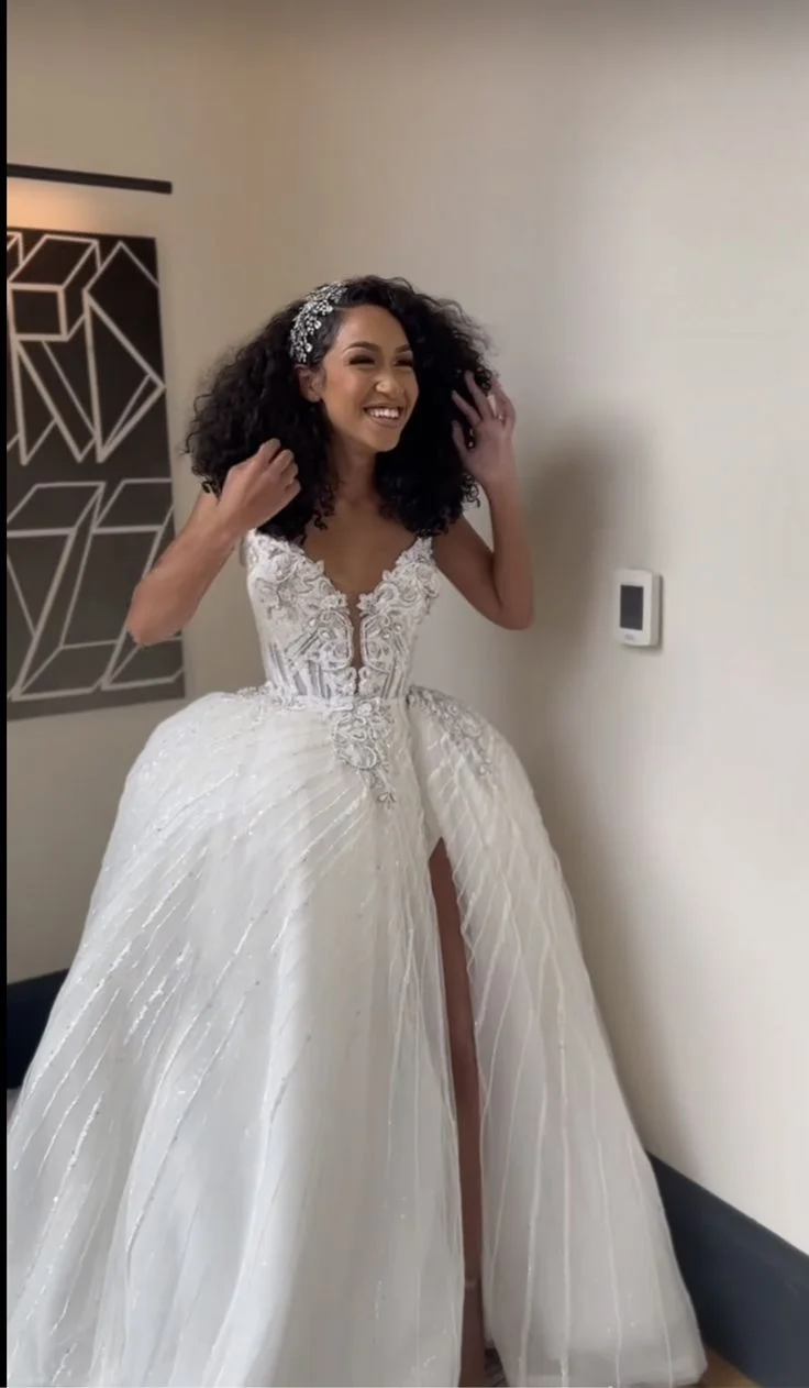 Elegant Sweetheart Neck Wedding Dress 3D Lace Beaded Sparkly Ball Gown High Slit Bridal Gown With Detachable Train Customized view 4