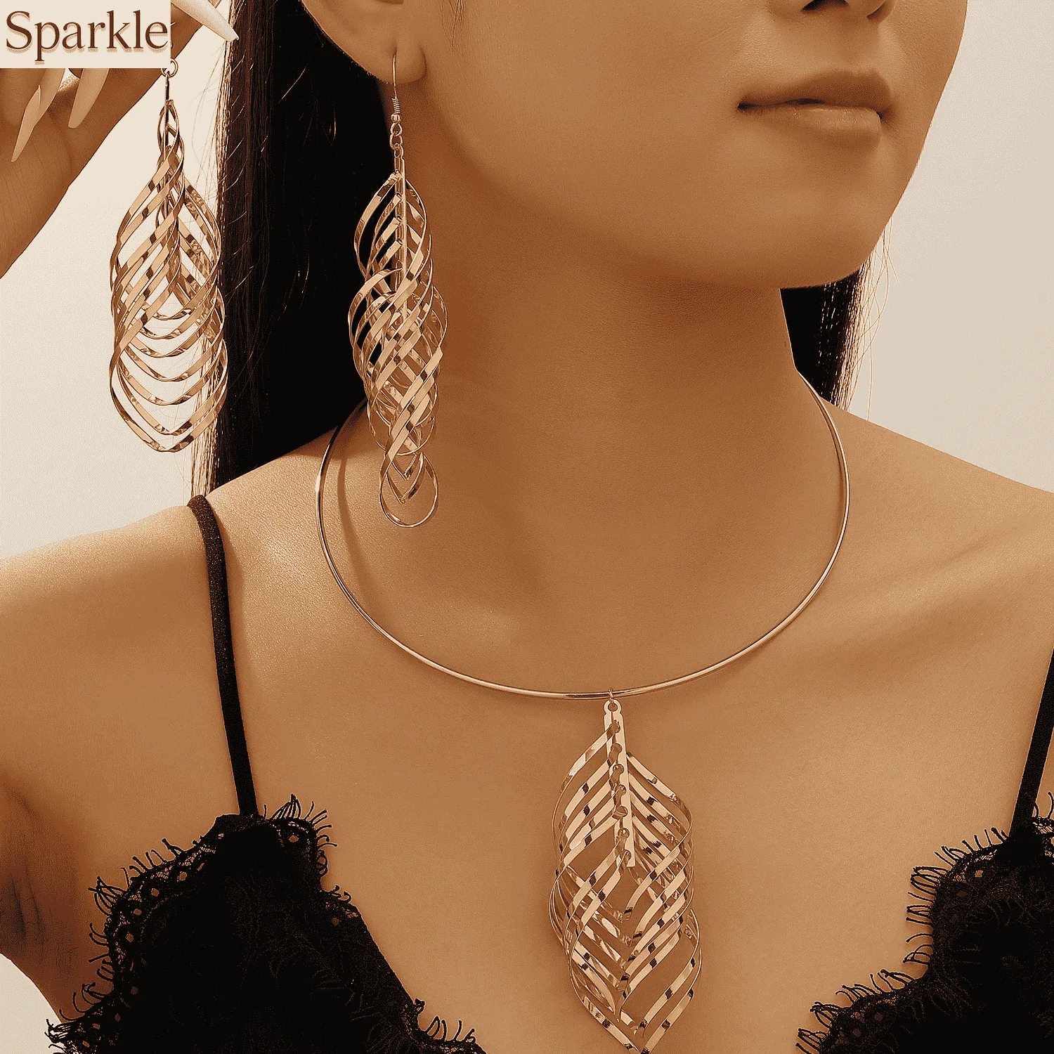 

Minimalist Retro Geometric Rhombus Hollow-Out Earring and Necklace Set Double-Layered Leaf-Shaped Pendant Jewelry Set for Women