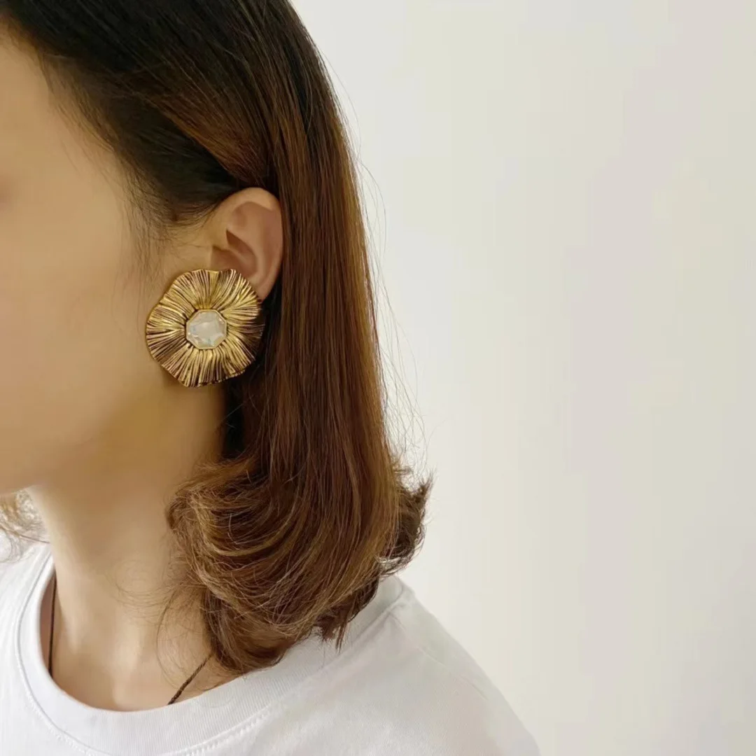 To Reines Gold Vintage Ear Clip Fashion Elegant Exaggerated Flower Ear Clip Jewelry Earrings For Women Pendientes сережкиженские